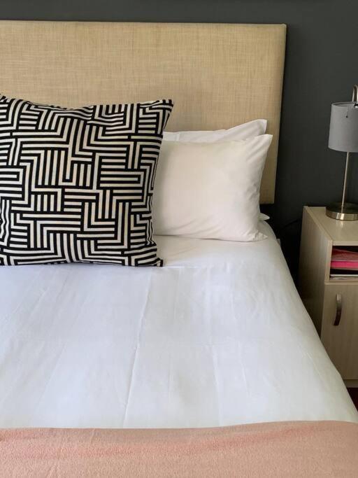 1-Bedroom Sea Point Gem - Perfect Location! Kapstaden Exteriör bild