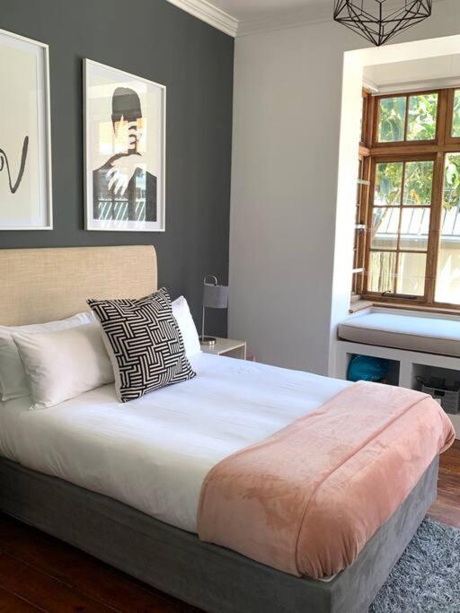 1-Bedroom Sea Point Gem - Perfect Location! Kapstaden Exteriör bild