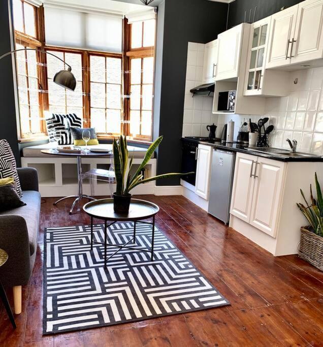 1-Bedroom Sea Point Gem - Perfect Location! Kapstaden Exteriör bild