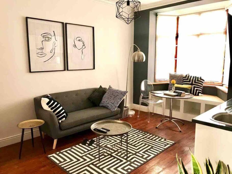 1-Bedroom Sea Point Gem - Perfect Location! Kapstaden Exteriör bild